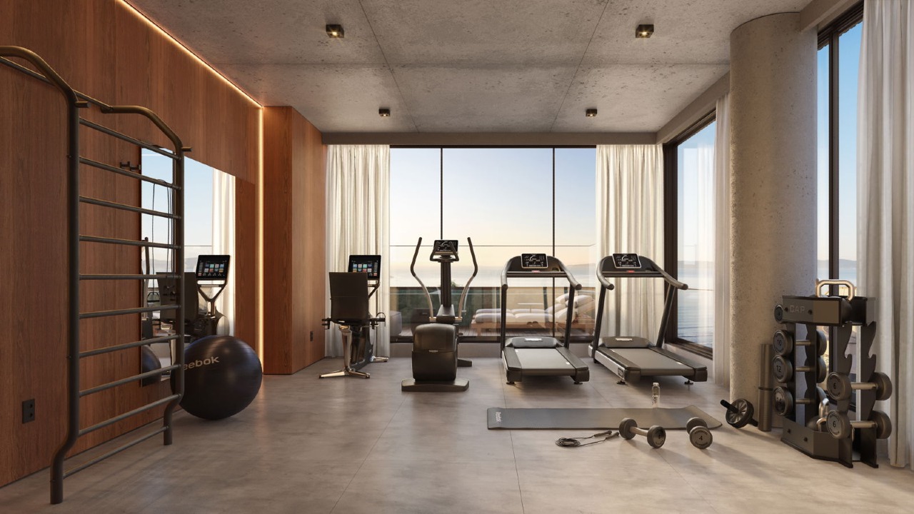 143 Mayfair by Leo Maia