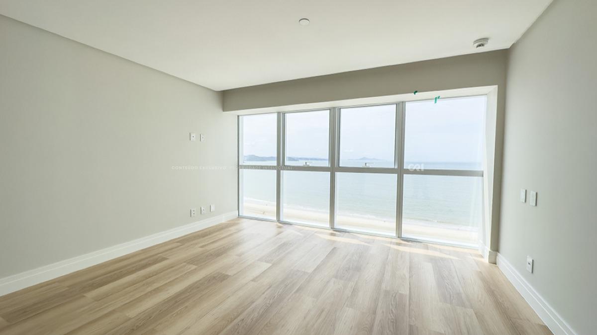 Apartamento com 4 Suítes no One Tower em Balneário Camboriú