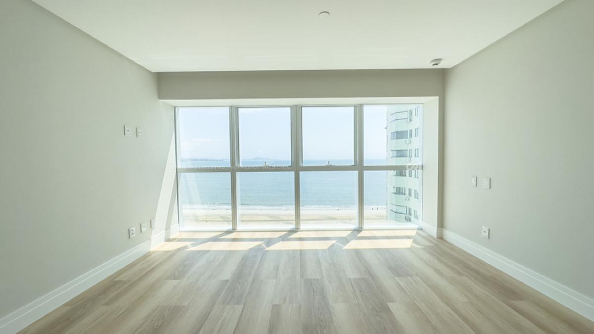 Apartamento com 4 Suítes no One Tower em Balneário Camboriú