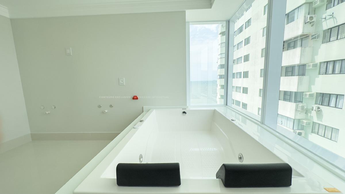 Apartamento com 4 Suítes no One Tower em Balneário Camboriú