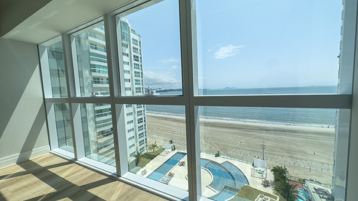 Apartamento com 4 Suítes no One Tower em Balneário Camboriú