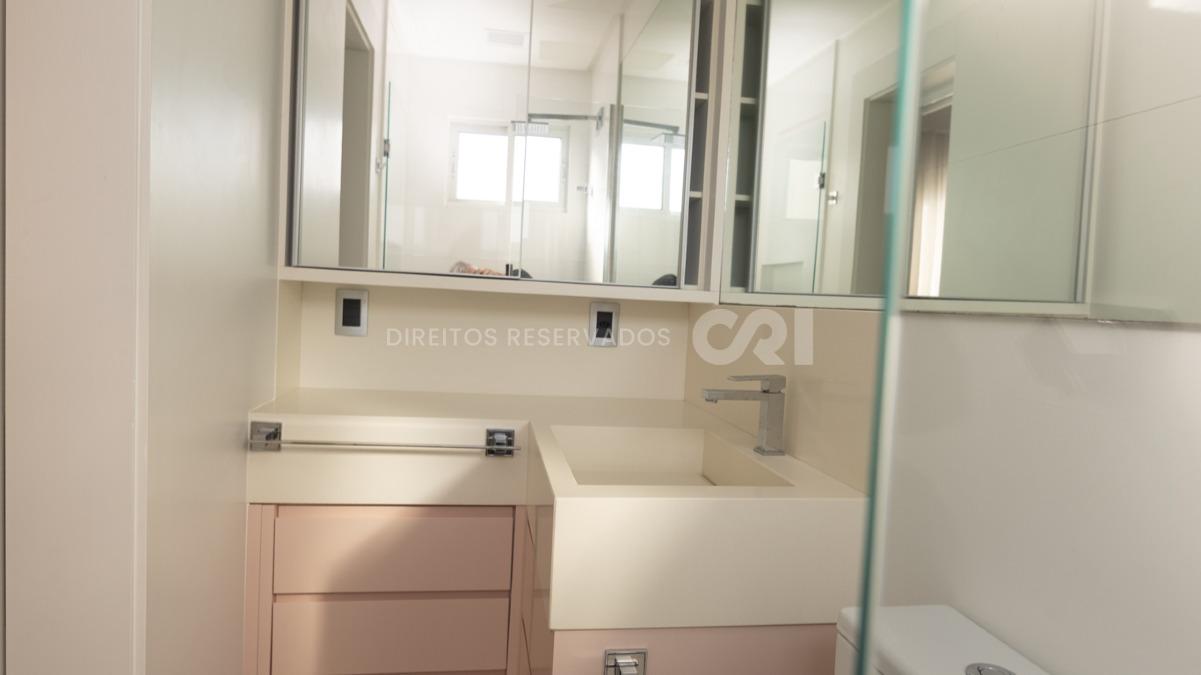 Amplo apartamente à venda com 4 suítes e 4 vagas de garagem no Villa Di Mare no centro de Balneário Camboriú