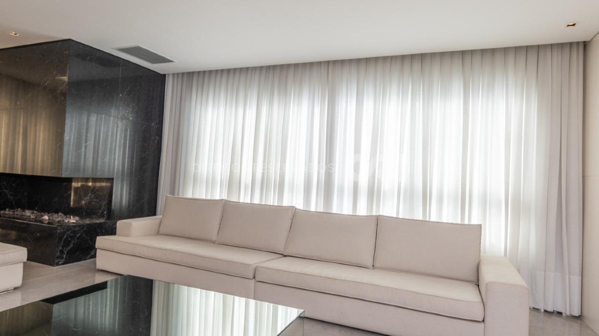 Amplo apartamente à venda com 4 suítes e 4 vagas de garagem no Villa Di Mare no centro de Balneário Camboriú