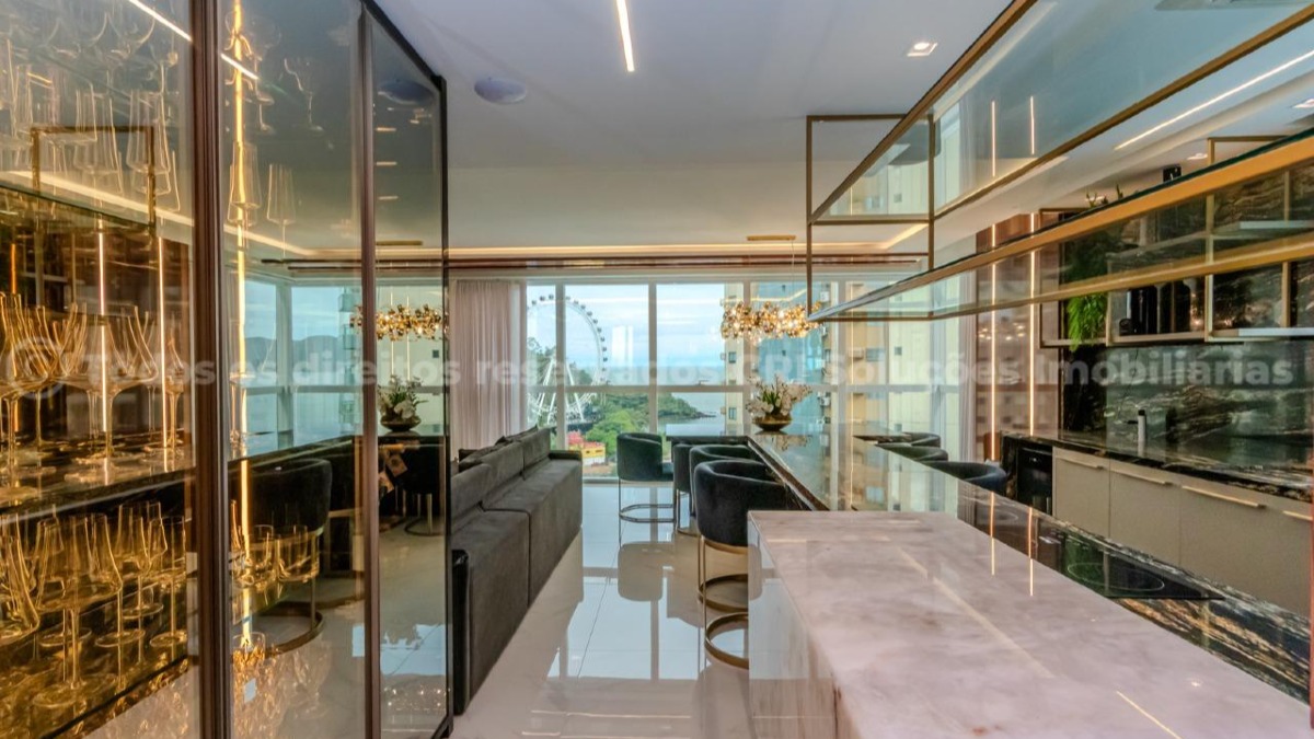 Apartamento com 4 suítes no Skyline Tower no Pioneiros em Balneário Camboriú