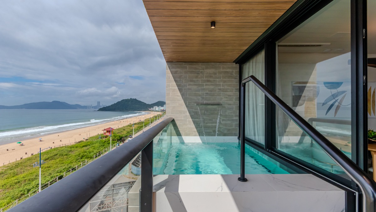 Apartamento 3 Suítes Mobiliado à Venda no Edifício Sunrise – Frente Mar, Praia Brava, Itajaí | Vida na praia
