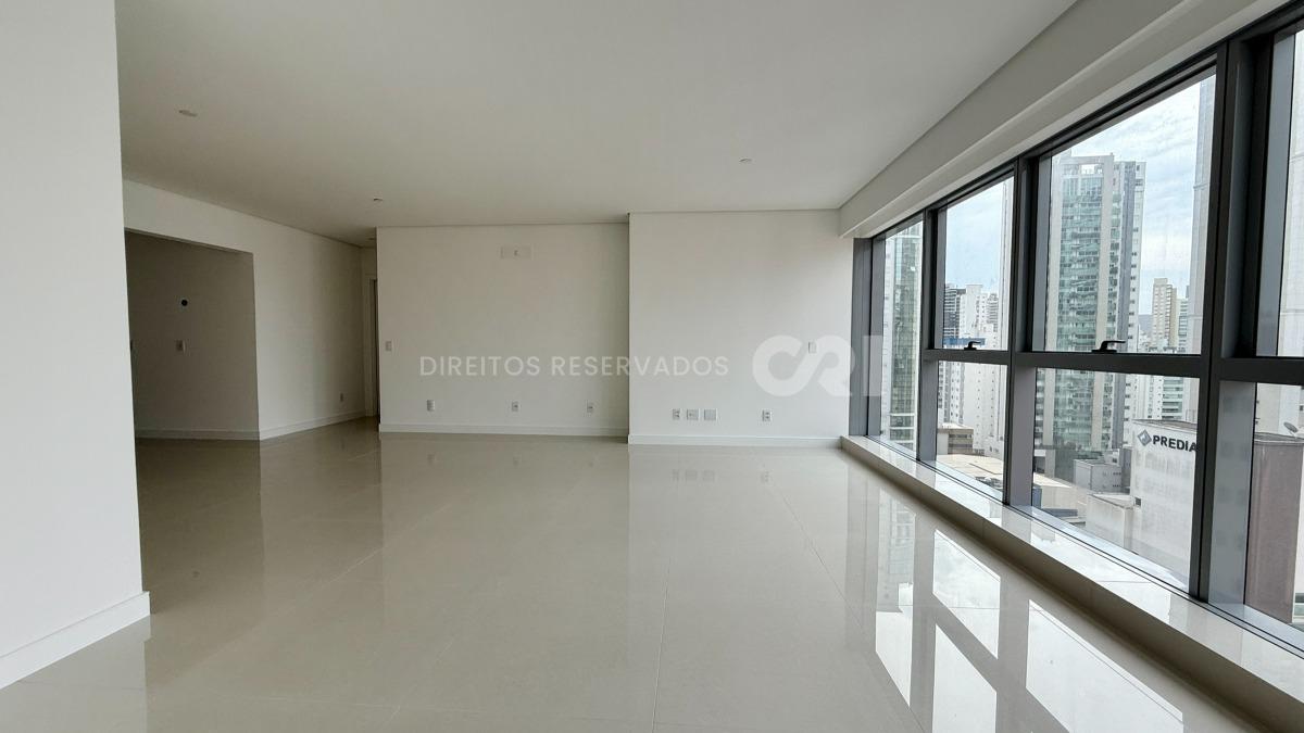  Apartamento no Edifício Vitra by Pininfarina com 04 Suítes no Centro em Balneário Camboriú