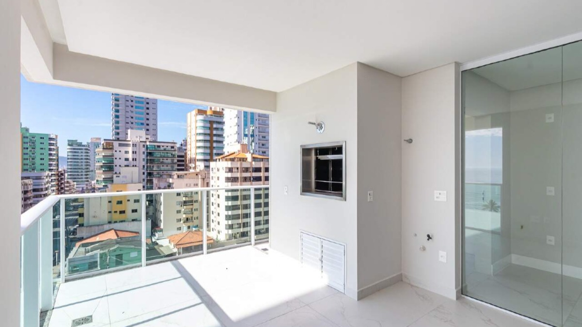 Apartamento com 3 suítes no Garden Square na Meia Praia em Itapema