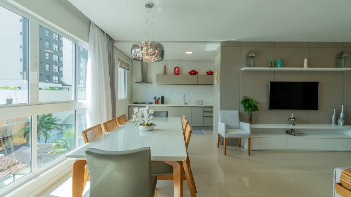Apartamento com 3 quartos, sendo 1 suíte no Solar Di Genova no Centro em Balneário Camboriú