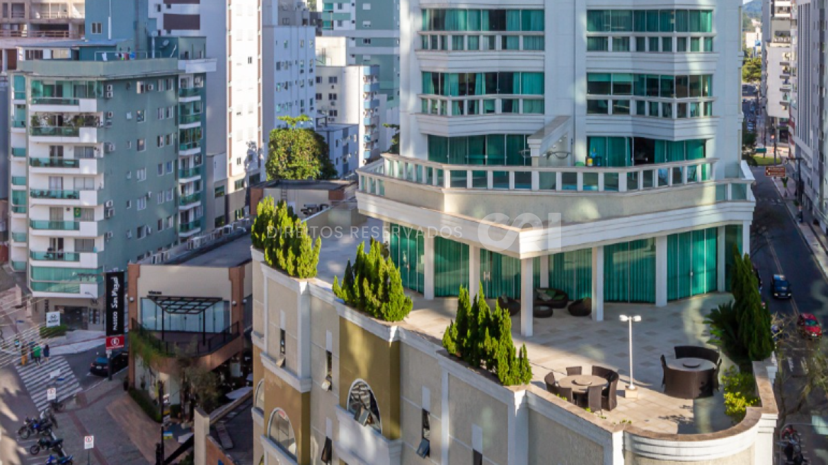 Apartamento mobiliado com 3 suítes no Edifício Alexandria no Centro em Balneário Camboriú