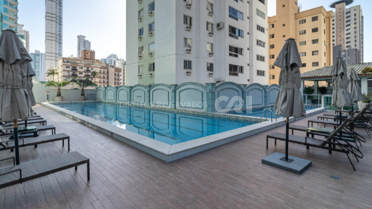 Apartamento mobiliado com 3 suítes no Edifício Alexandria no Centro em Balneário Camboriú