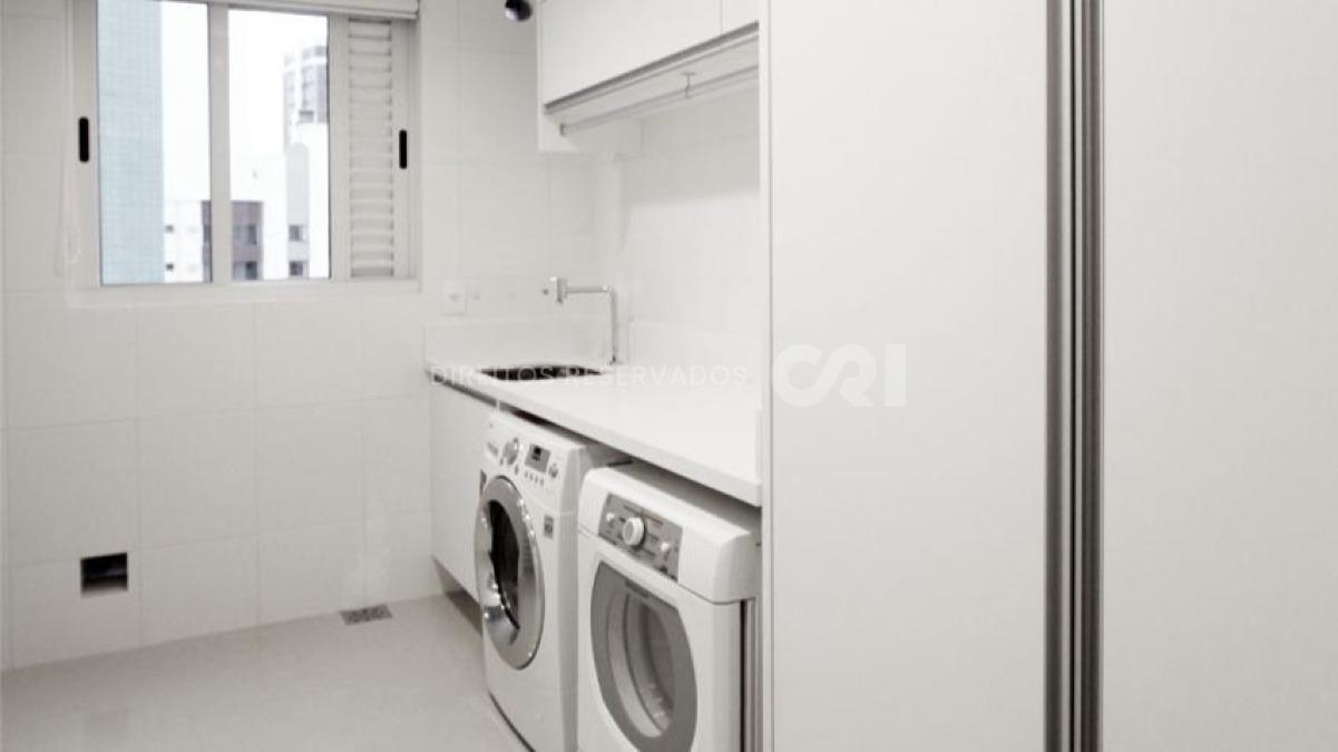 Apartamento mobiliado com 3 suítes no Edifício Alexandria no Centro em Balneário Camboriú