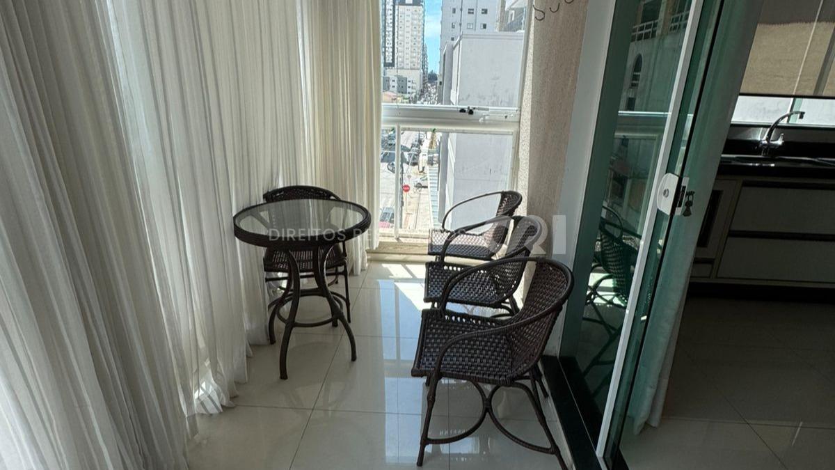 Apartamento mobiliado com 2 suítes no Alvorada Residence na Meia Praia em Itapema