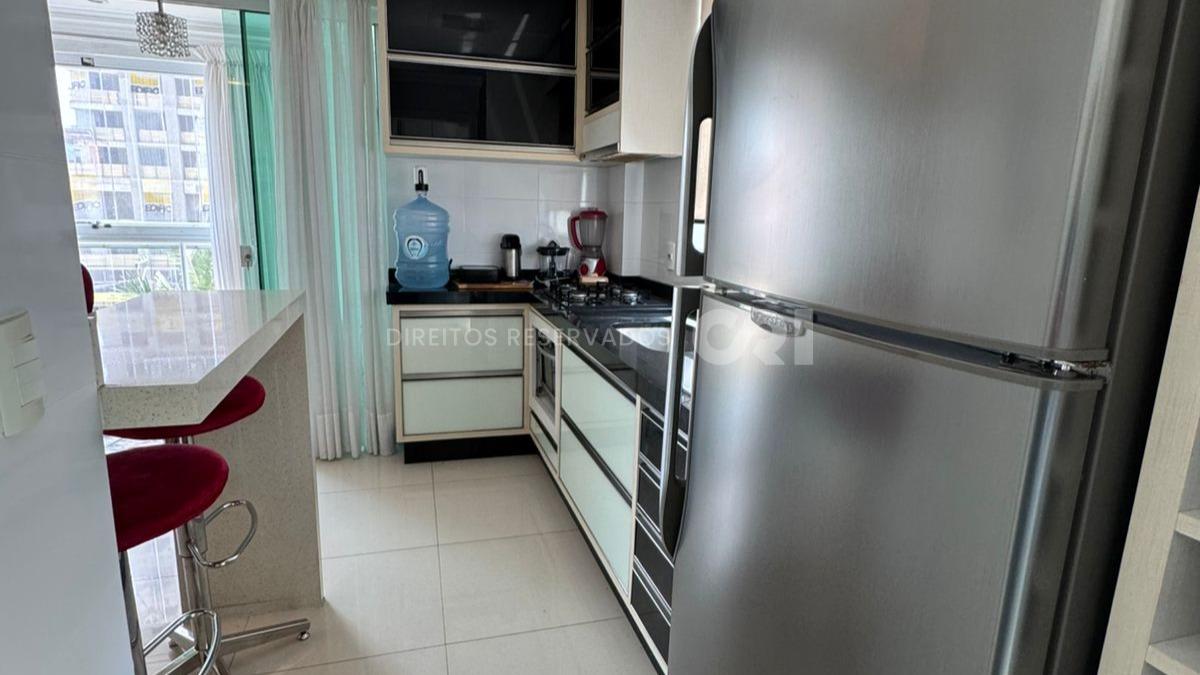 Apartamento mobiliado com 2 suítes no Alvorada Residence na Meia Praia em Itapema