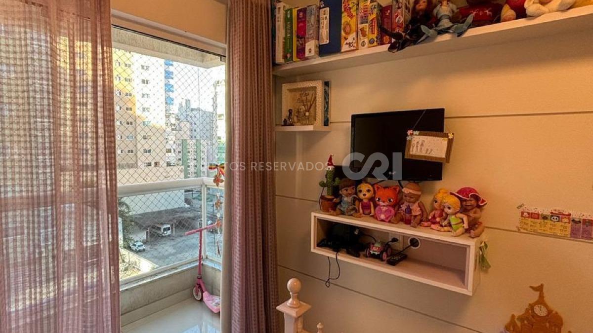 Apartamento com 3 suítes no Edifício Sky Tower na Meia Praia em Itapema