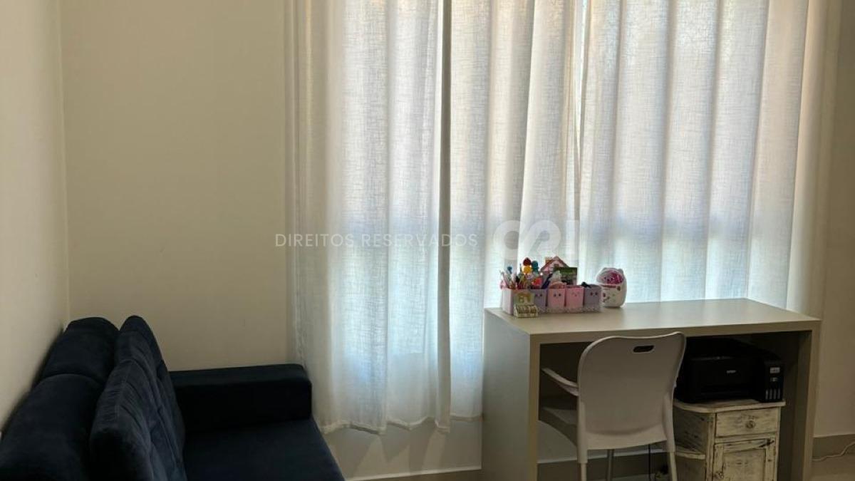 Apartamento com 3 suítes no Edifício Sky Tower na Meia Praia em Itapema