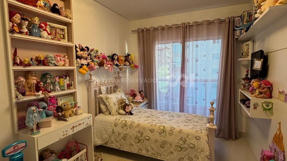 Apartamento com 3 suítes no Edifício Sky Tower na Meia Praia em Itapema