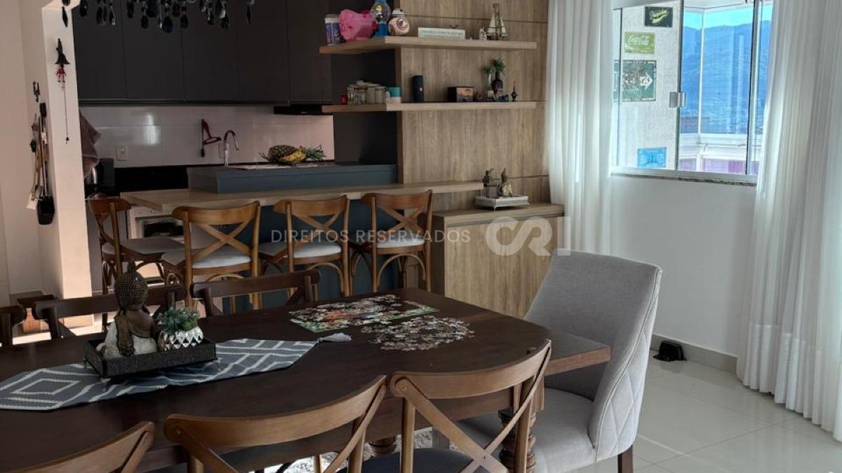 Apartamento com 3 suítes no Edifício Sky Tower na Meia Praia em Itapema