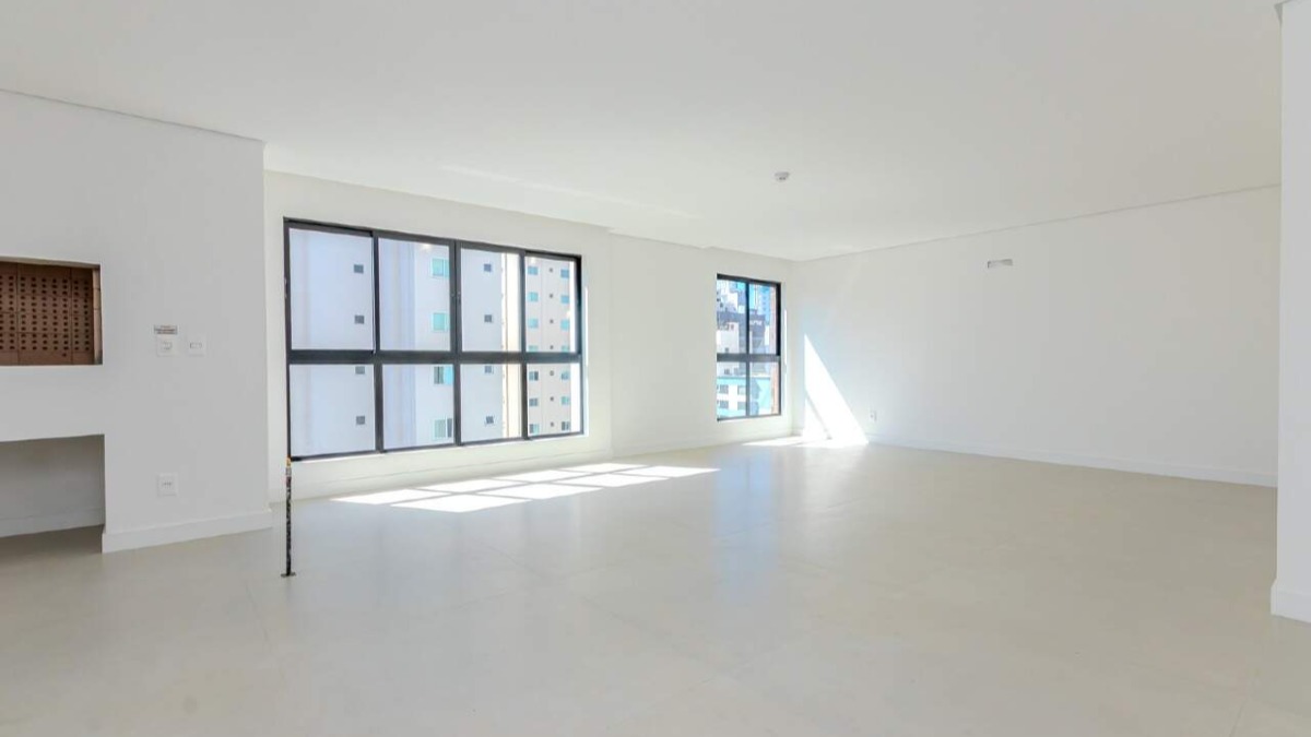 Apartamento com 3 suítes no Edifício Marabella Tower no Centro em Balneário Camboriú