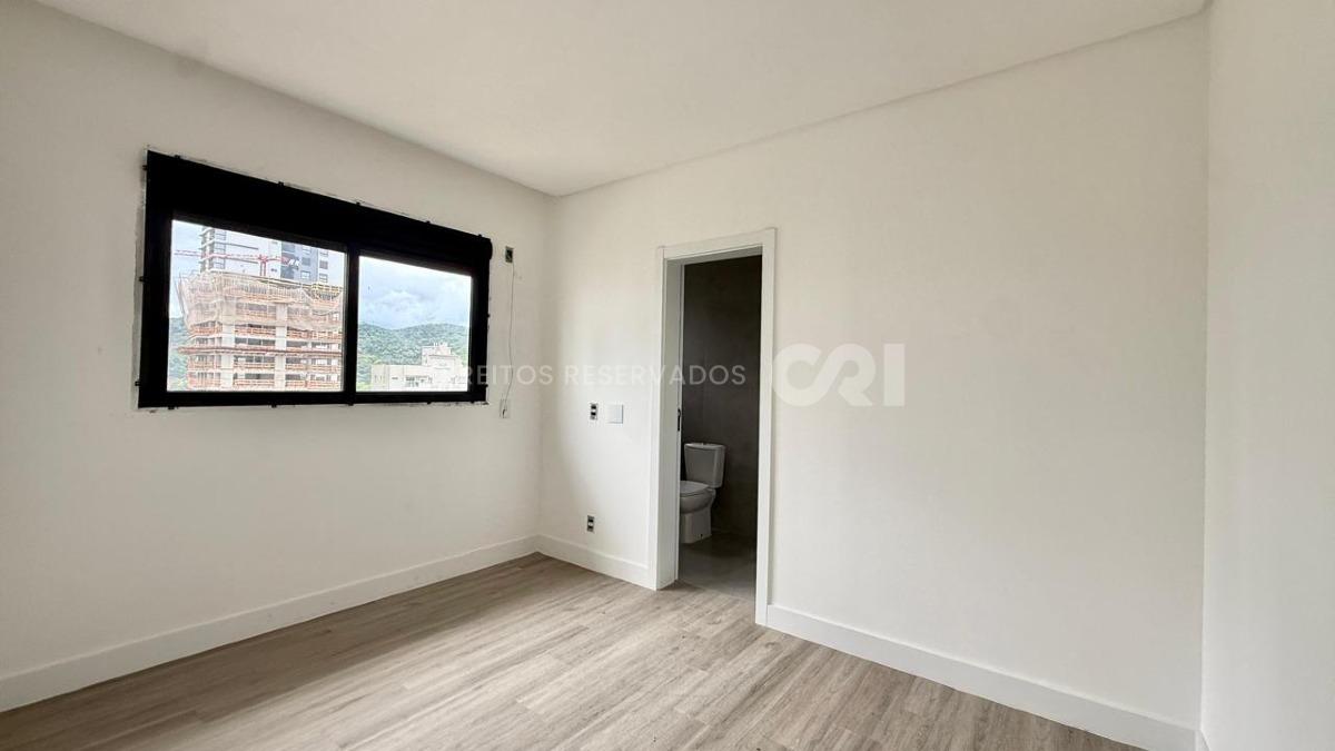 Apartamento com 4 suítes no Edifício Piazza Zilli no Centro, Itapema