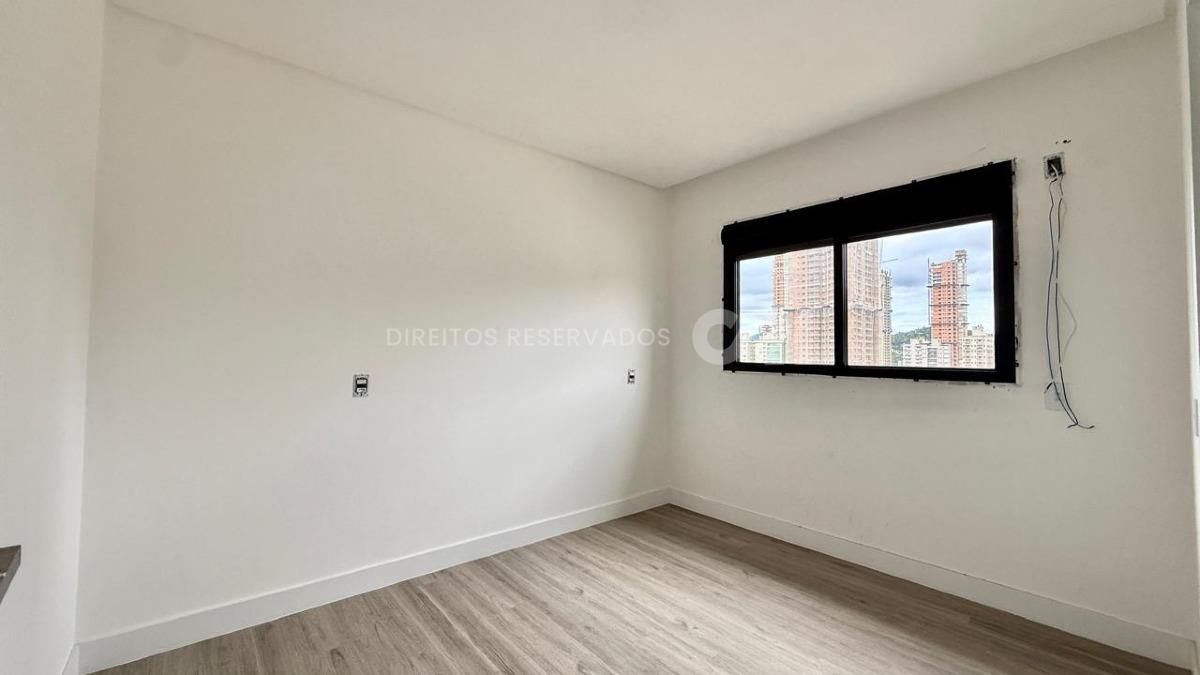 Apartamento com 4 suítes no Edifício Piazza Zilli no Centro, Itapema
