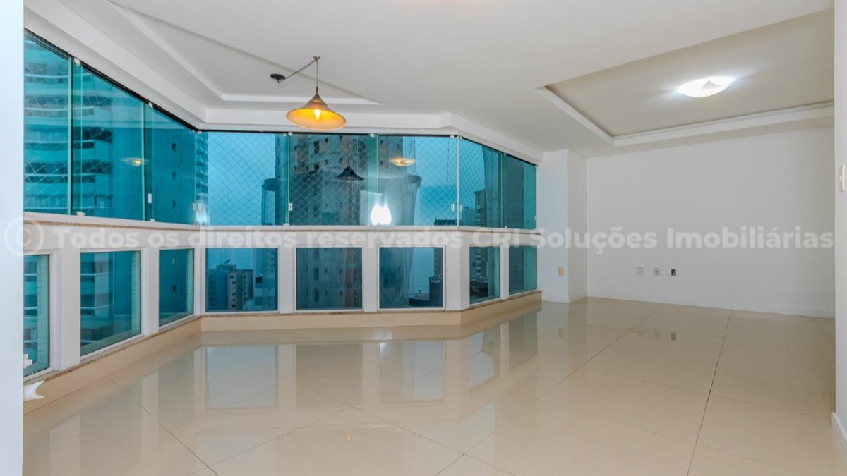 Apartamento á venda com 03 suítes no Edifício Calla D' Volpi no Centro em Balneário Camboriú