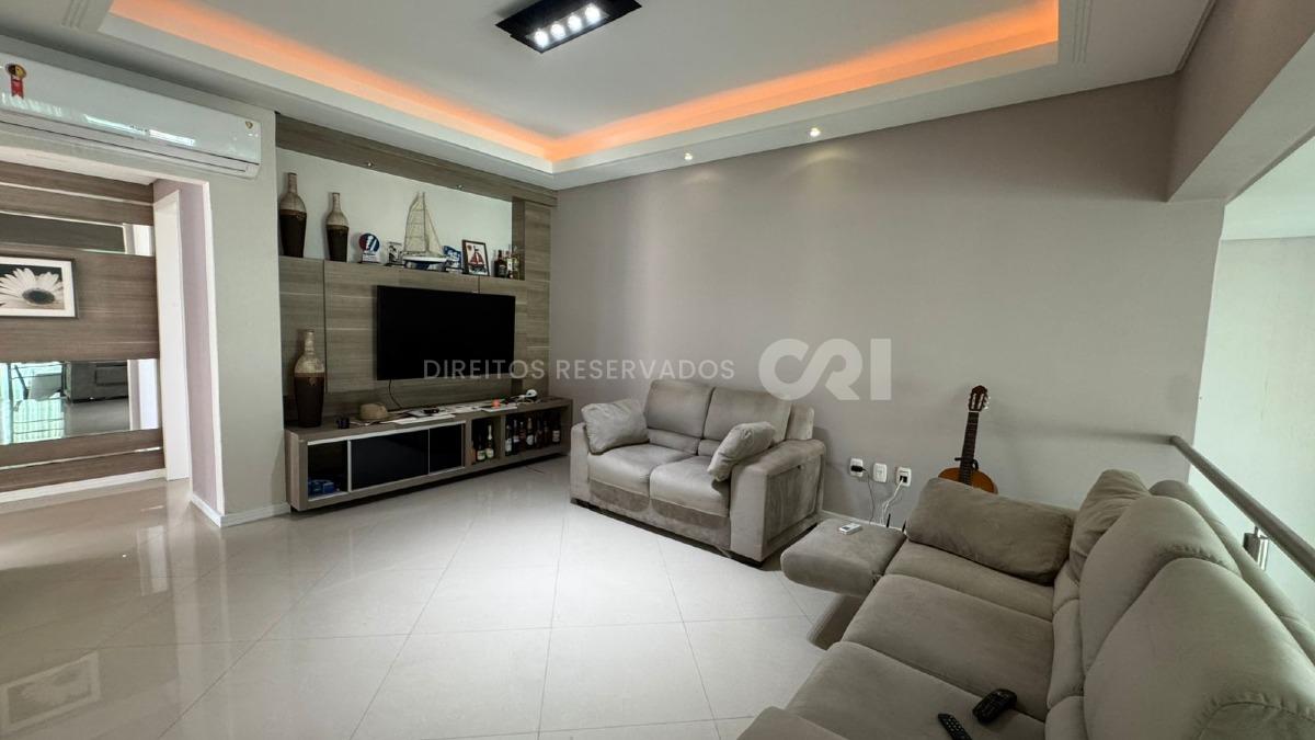 Apartamento no Edifício Residencial Onix com três suítes na Meia Praia em Itapema