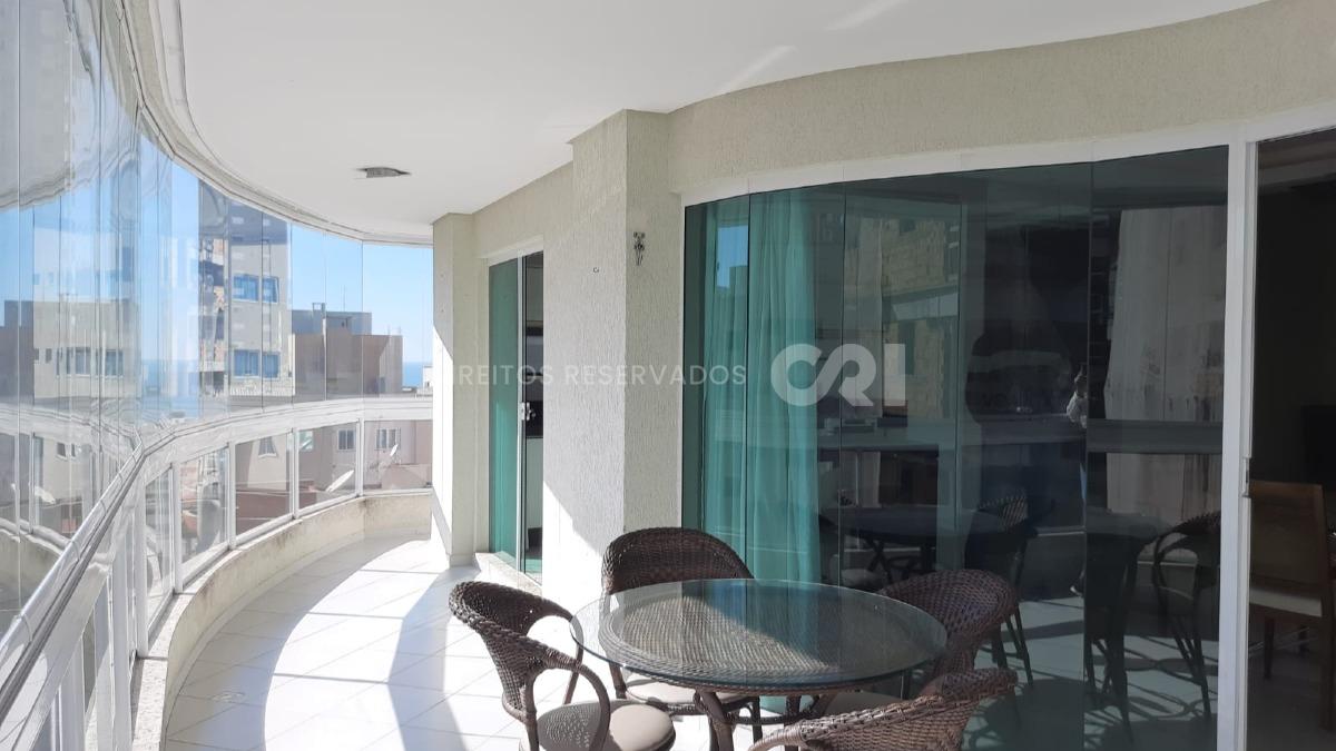 Apartamento no Edifício Residencial Onix com três suítes na Meia Praia em Itapema