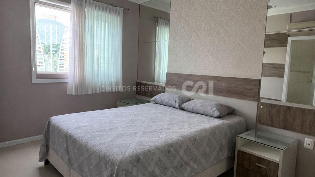 Apartamento no Edifício Residencial Onix com três suítes na Meia Praia em Itapema