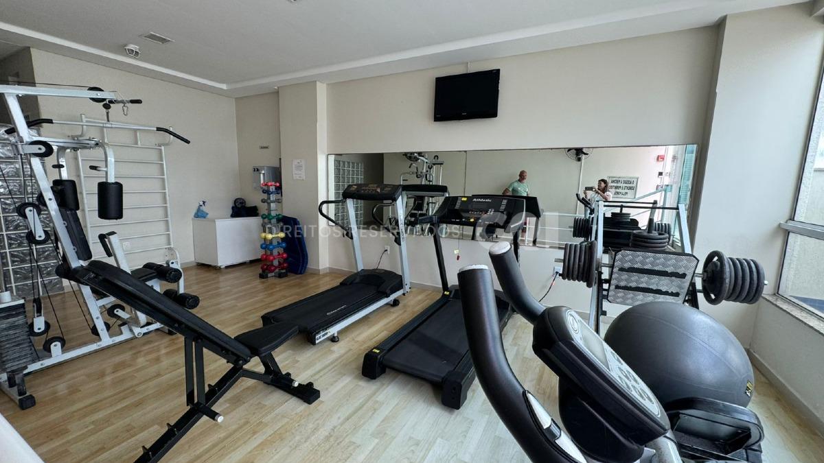 Apartamento no Edifício Residencial Onix com três suítes na Meia Praia em Itapema