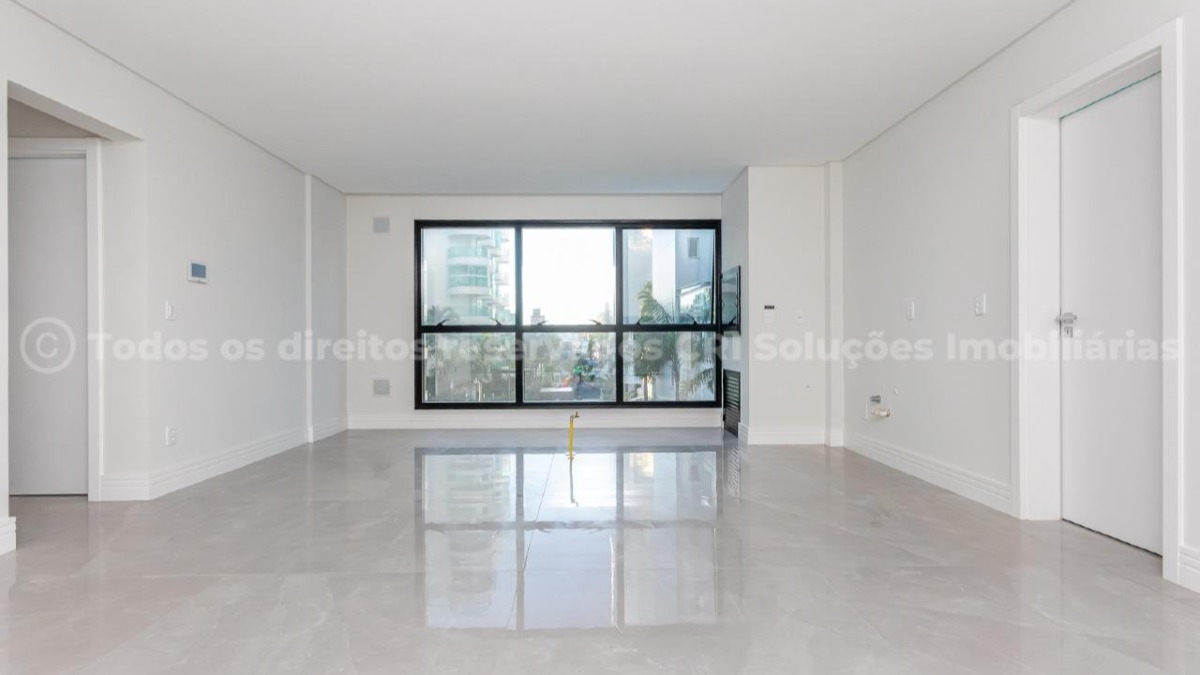 Apartamento com 2 suítes no edifício Brava Center na Praia Brava, Itajaí