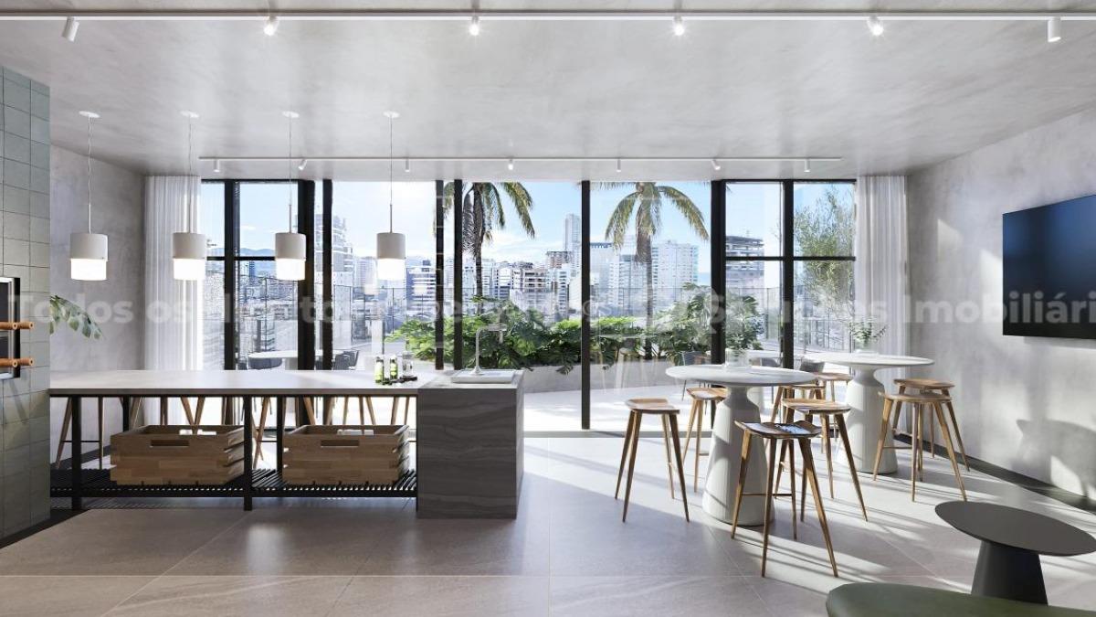 Apartamento com 03 suítes no Luminare Residencial no Centro em Balneário Camboriú