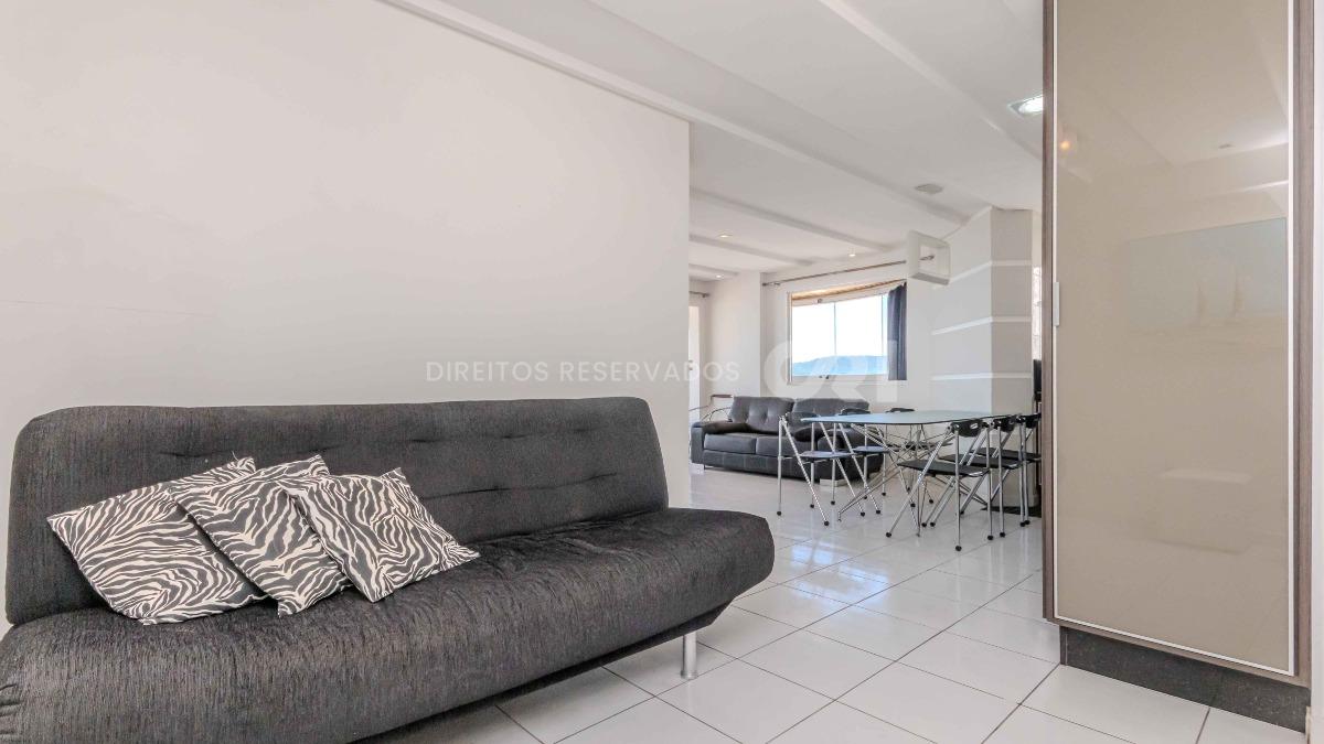 Apartamento com 2 Dormitórios no Marquês de Olinda em Balneário Camboriú no Centro
