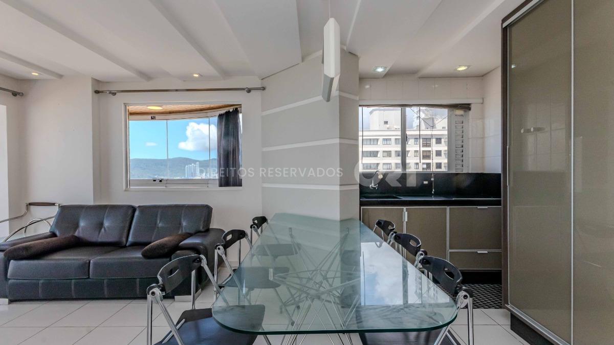 Apartamento com 2 Dormitórios no Marquês de Olinda em Balneário Camboriú no Centro