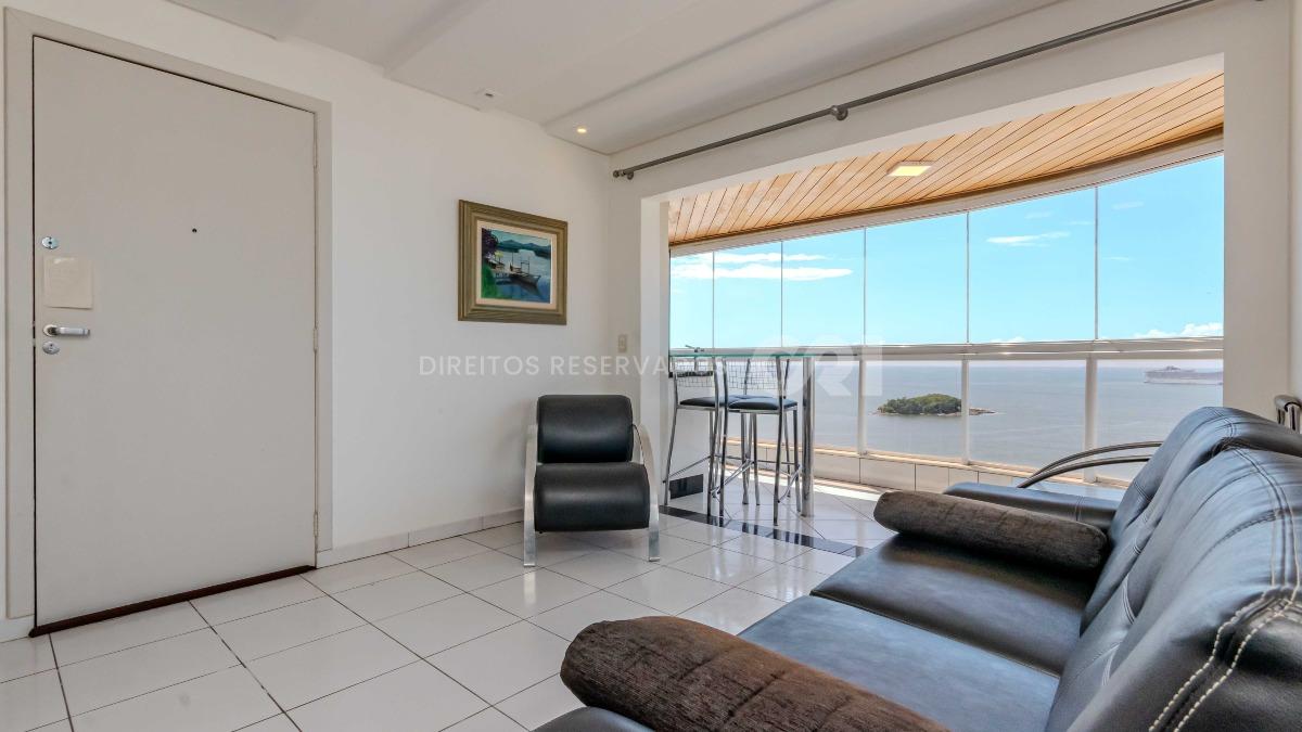 Apartamento com 2 Dormitórios no Marquês de Olinda em Balneário Camboriú no Centro