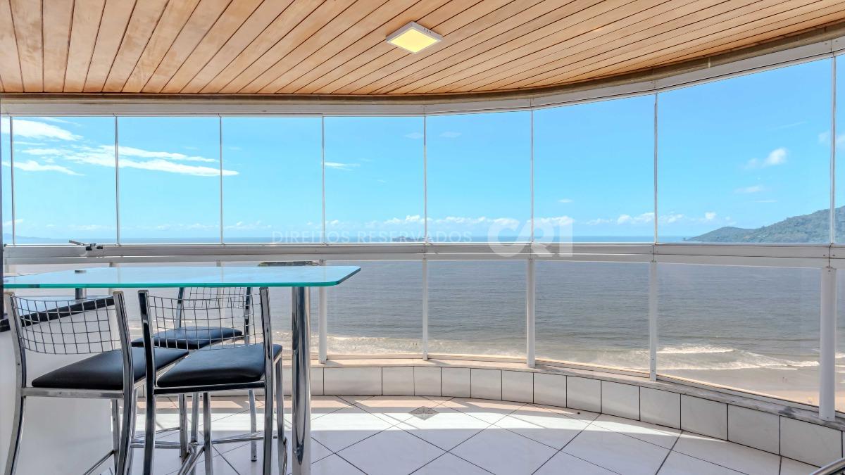 Apartamento com 2 Dormitórios no Marquês de Olinda em Balneário Camboriú no Centro