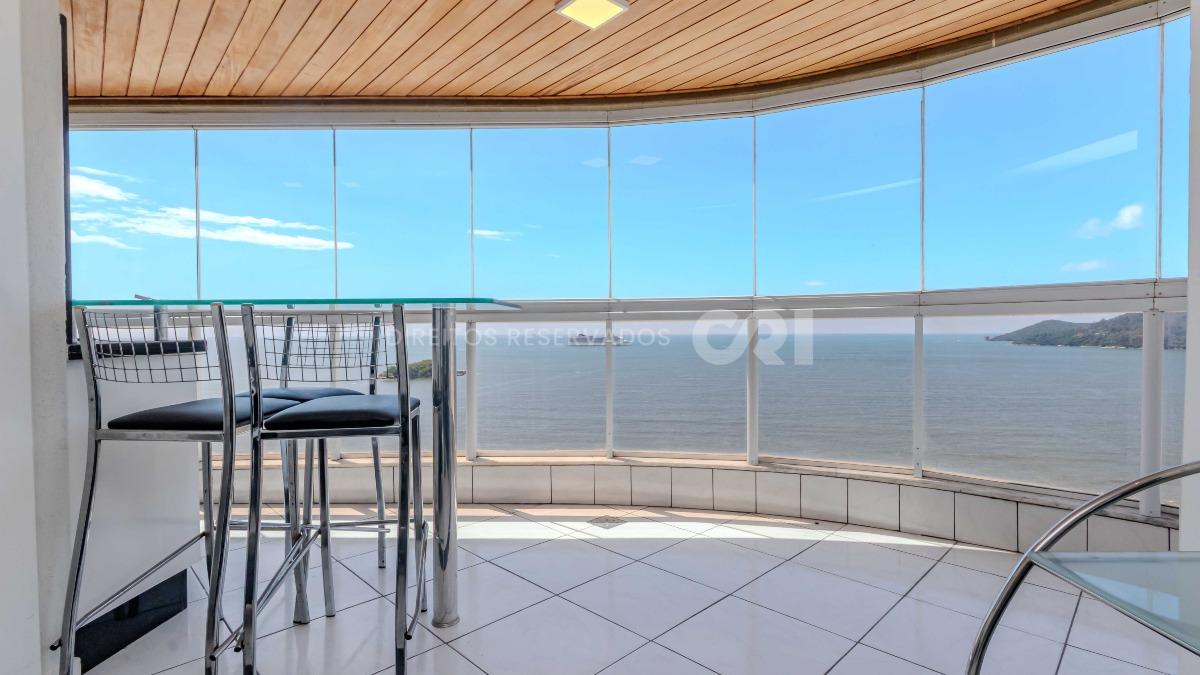 Apartamento com 2 Dormitórios no Marquês de Olinda em Balneário Camboriú no Centro
