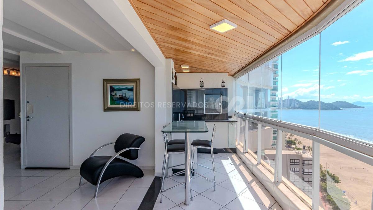 Apartamento com 2 Dormitórios no Marquês de Olinda em Balneário Camboriú no Centro