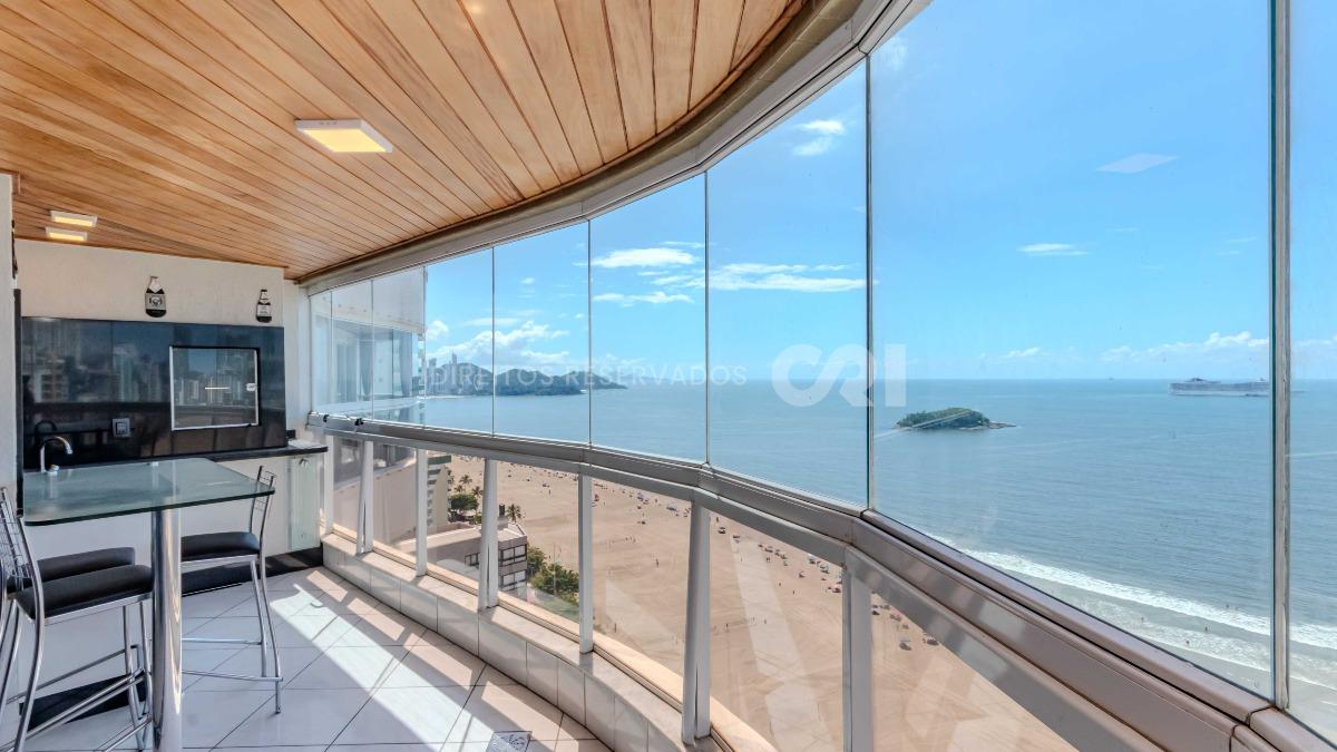 Apartamento com 2 Dormitórios no Marquês de Olinda em Balneário Camboriú no Centro