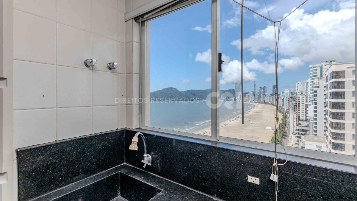 Apartamento com 2 Dormitórios no Marquês de Olinda em Balneário Camboriú no Centro