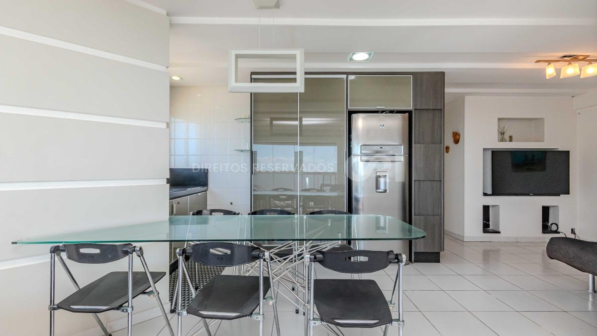 Apartamento com 2 Dormitórios no Marquês de Olinda em Balneário Camboriú no Centro