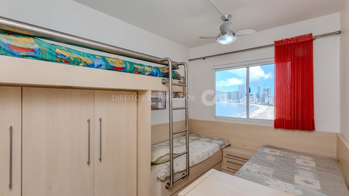 Apartamento com 2 Dormitórios no Marquês de Olinda em Balneário Camboriú no Centro