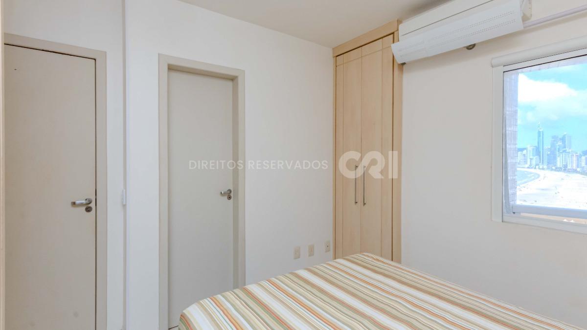 Apartamento com 2 Dormitórios no Marquês de Olinda em Balneário Camboriú no Centro