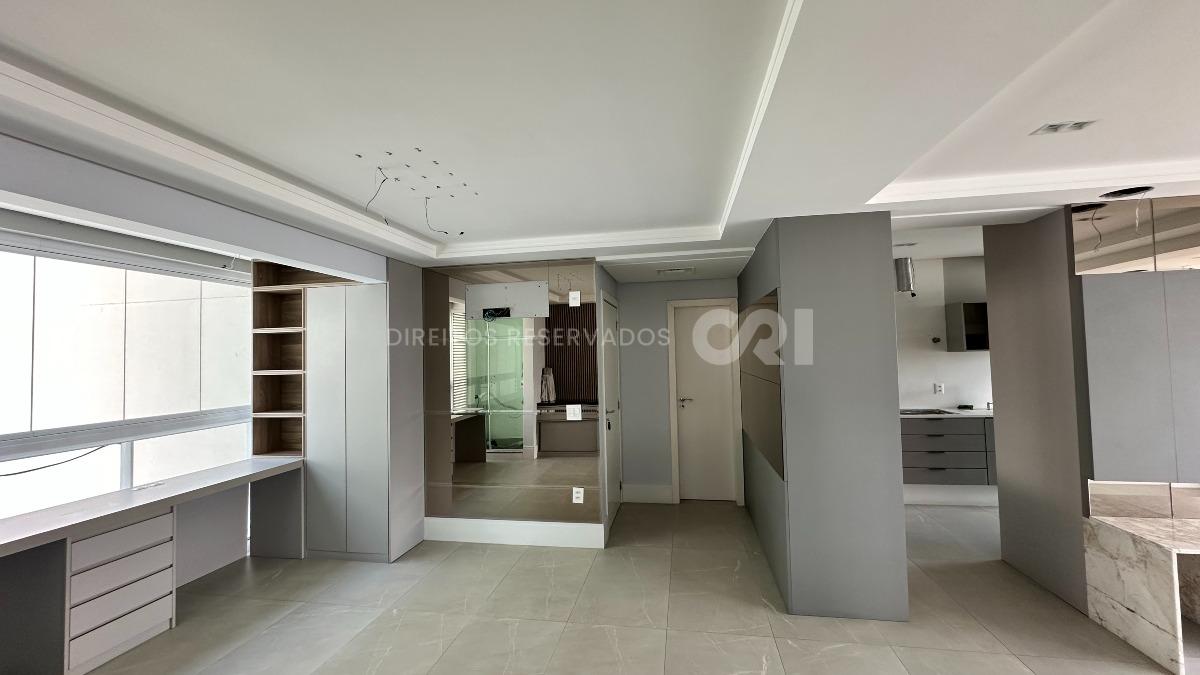 Apartamento com 3 suítes no Edifício Torre de Lyon no Pioneiros em Balneário Camboriú
