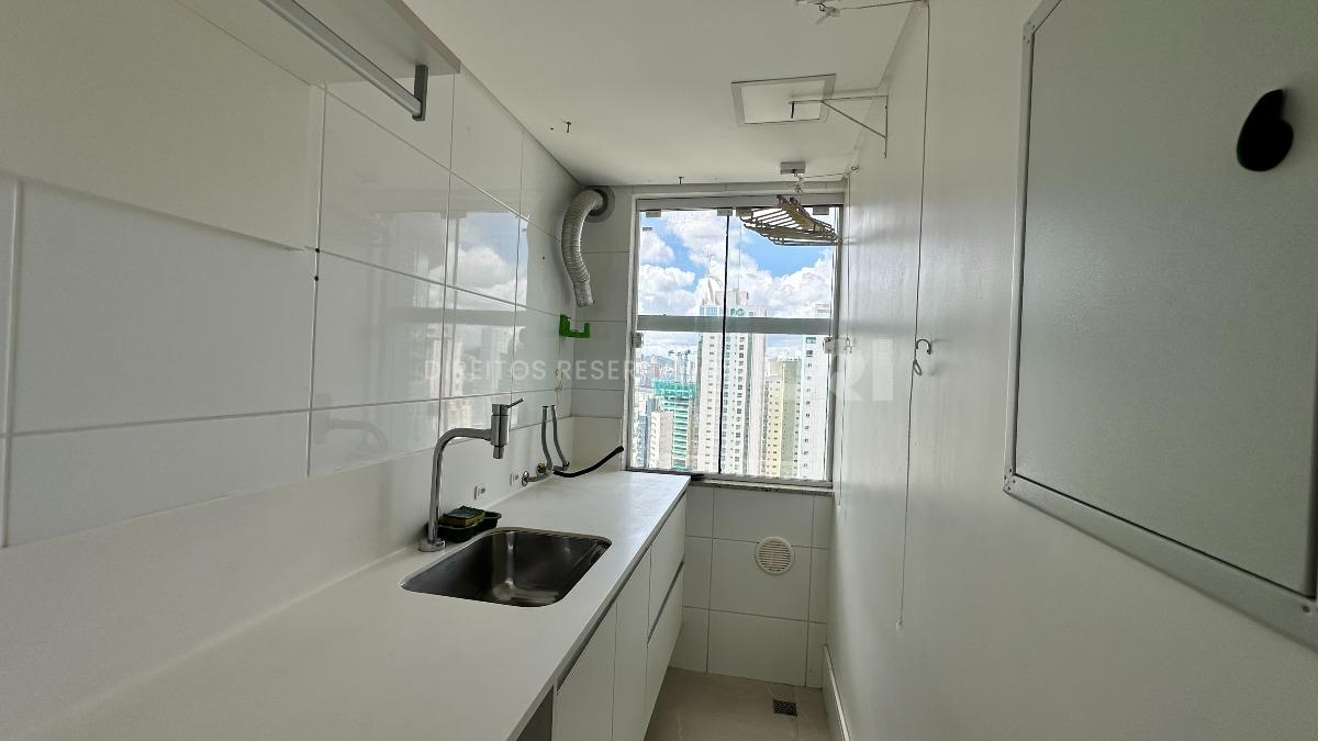 Apartamento com 3 suítes no Edifício Torre de Lyon no Pioneiros em Balneário Camboriú