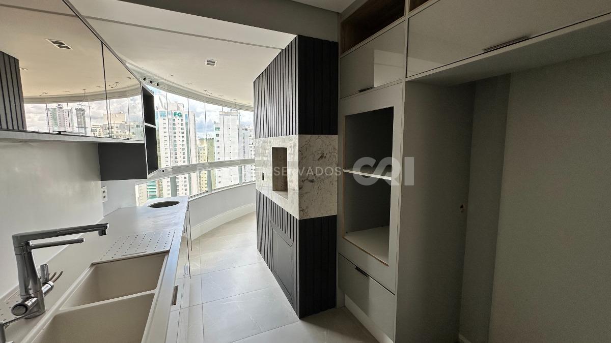 Apartamento com 3 suítes no Edifício Torre de Lyon no Pioneiros em Balneário Camboriú