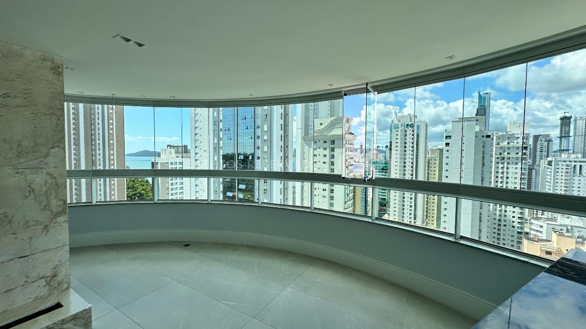 Apartamento com 3 suítes no Edifício Torre de Lyon no Pioneiros em Balneário Camboriú
