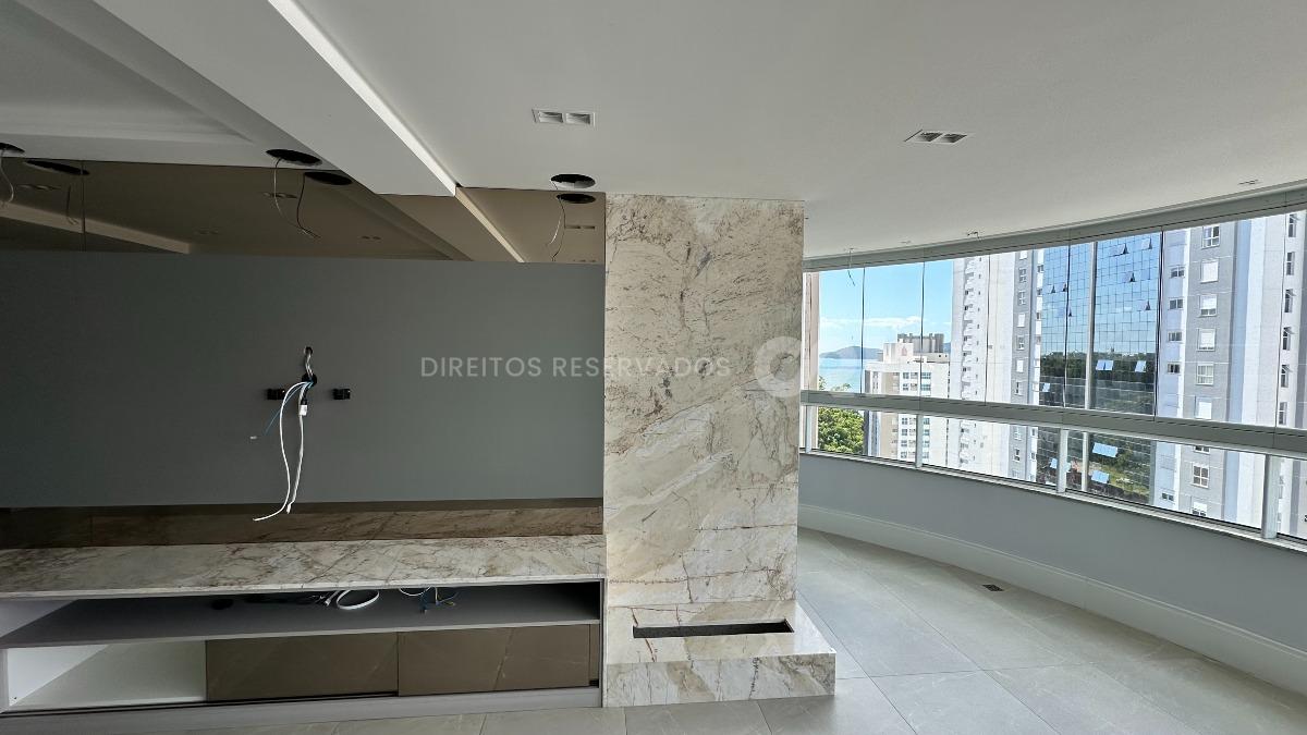 Apartamento com 3 suítes no Edifício Torre de Lyon no Pioneiros em Balneário Camboriú