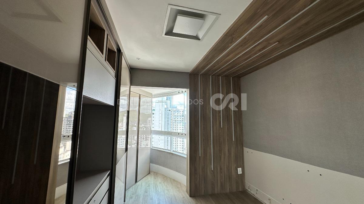 Apartamento com 3 suítes no Edifício Torre de Lyon no Pioneiros em Balneário Camboriú