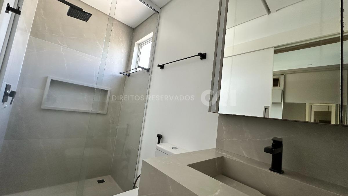 Apartamento com 3 suítes no Edifício Torre de Lyon no Pioneiros em Balneário Camboriú