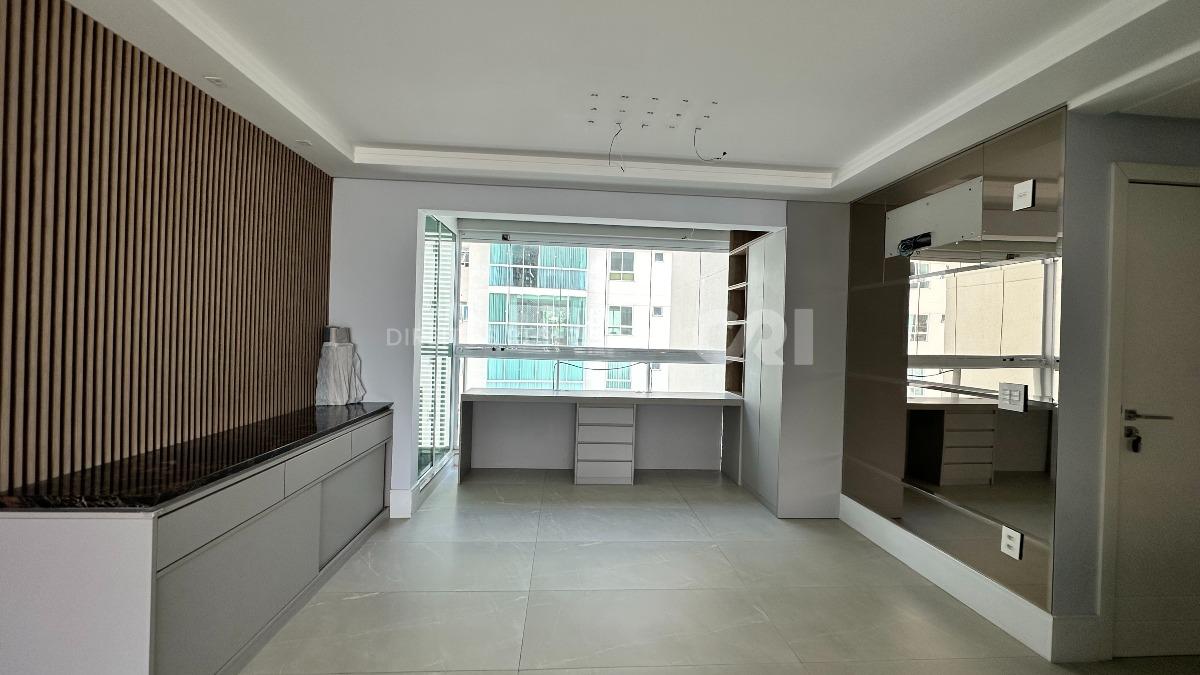 Apartamento com 3 suítes no Edifício Torre de Lyon no Pioneiros em Balneário Camboriú